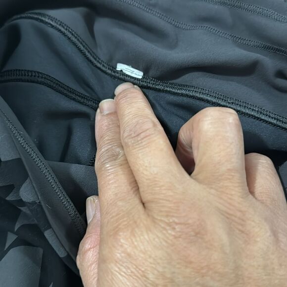 LULULEMON LEGGINGS SIZE 4 - Picture 11 of 11